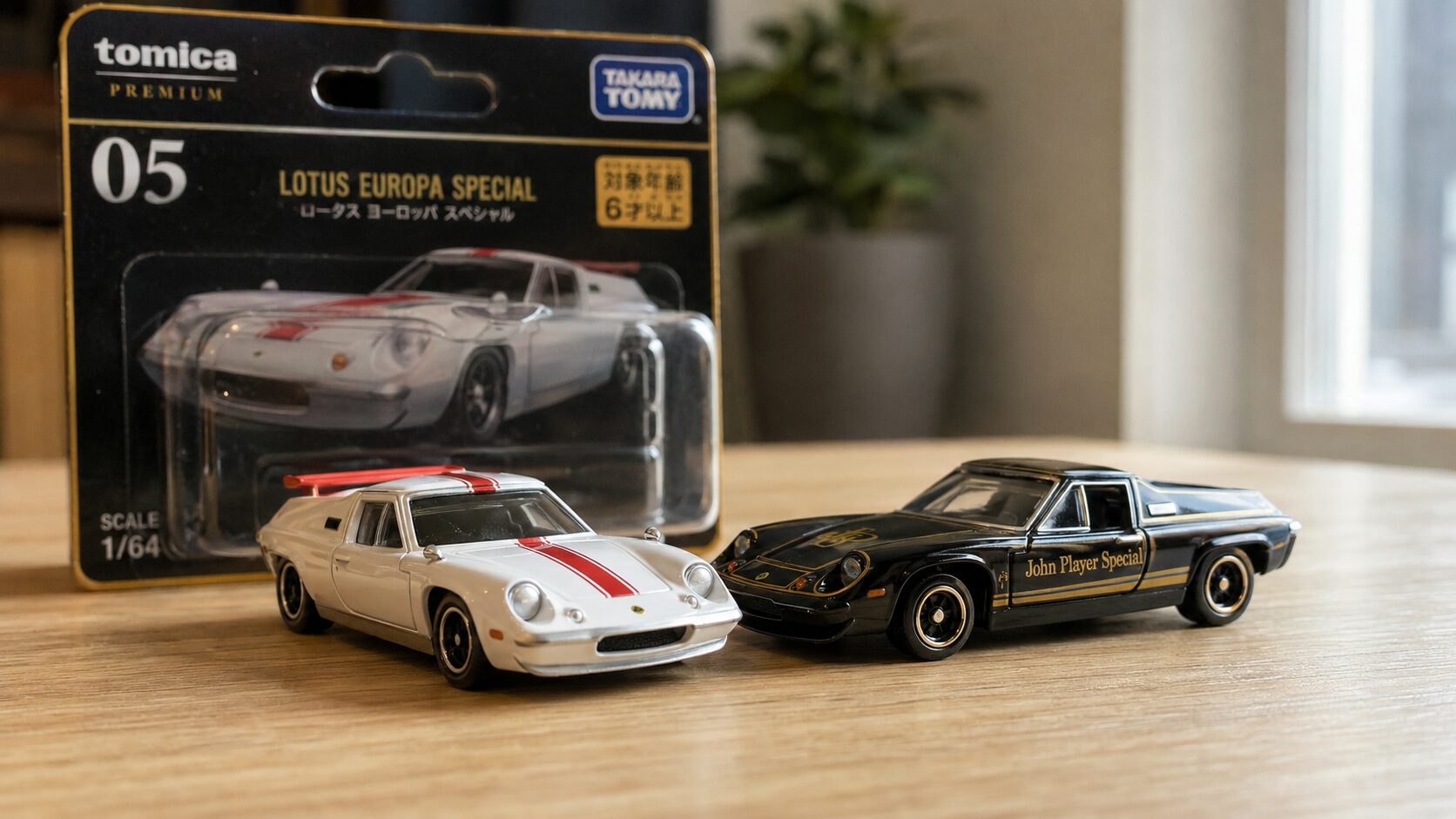 トミカプレミアムとマッチボックスのロータスヨーロッパ1/64を超ローアングルで撮影