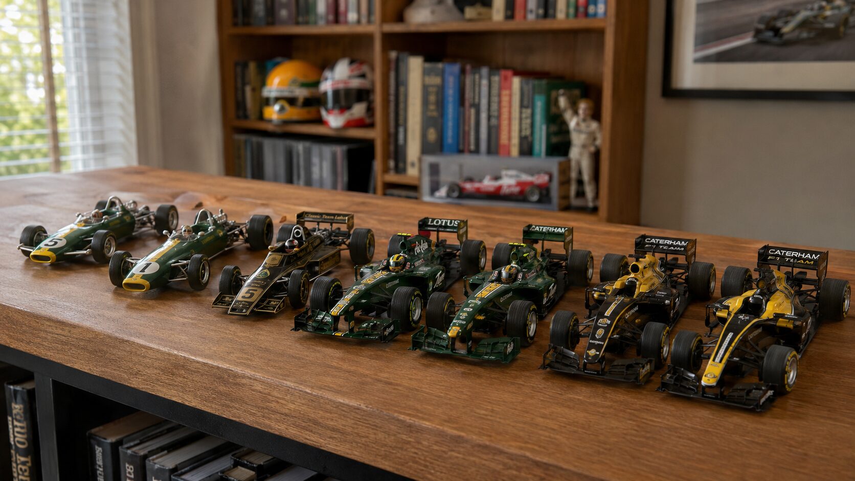 歴代のF1チームのミニカーを年代順に並べたコレクション棚